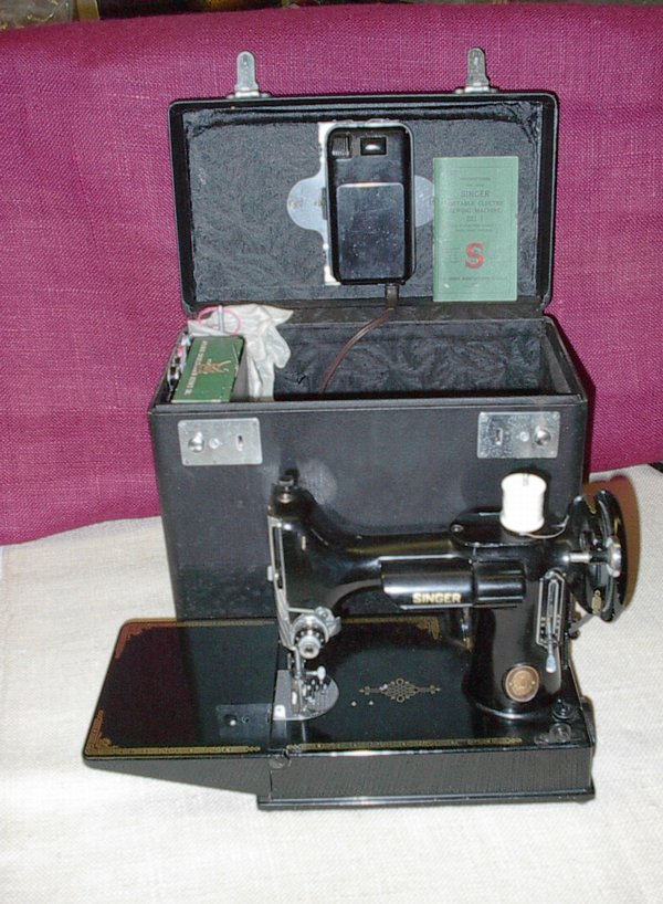 Singer 221 Sewing Machine